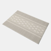 Boho skandinavische Lines Dots Taupe Fußmatte (Schrägansicht)