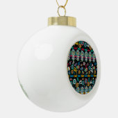 Boho Stammesschädel: buntes Muster. Keramik Kugel-Ornament (Links)