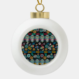 Boho Stammesschädel: buntes Muster. Keramik Kugel-Ornament