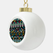 Boho Stammesschädel: buntes Muster. Keramik Kugel-Ornament (Rechts)