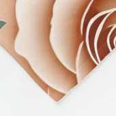 Boho Style Rosen in Pastellorange und Salbeigrün  Fleecedecke (Ecke)