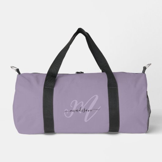 Boho Stylish Script Lila Name und Monogram Duffle Bag (Vorderseite)