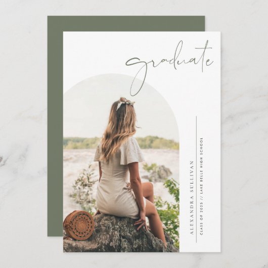 Boho Taupe Green Minimalistisch Arch Foto Abschlus Einladung (Vorne/Hinten)