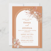 Boho Terracotta Arch Floral Wedding Einladung (Vorderseite)