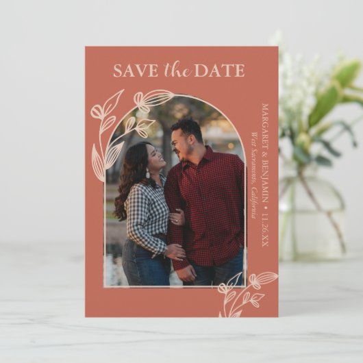 Boho Terracotta Arch Foto Floral Save The Date (Stehend Vorderseite)
