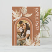 Boho Terracotta Arch Foto Save the Date (Stehend Vorderseite)