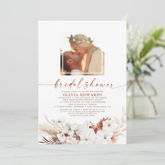 Boho Terracotta Floral Pampas Grass Brautparty Einladung (Stehend Vorderseite)