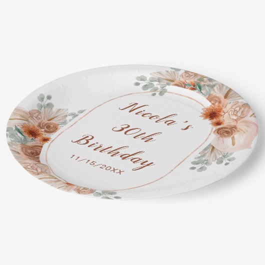 Boho Terracotta Pampas Grass Birthday Pappteller (Schrägansicht)