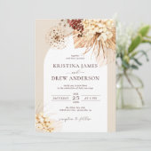Boho Terracotta Pampas Grass Wedding Einladung (Stehend Vorderseite)