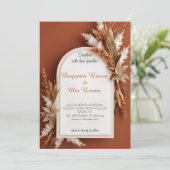 Boho Terracotta Pampas Grass Wedding Einladung (Stehend Vorderseite)