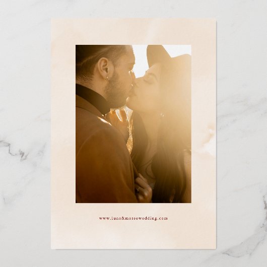 Boho Terracotta und Burgundy Fall Floral Wedding Folieneinladung (Rückseite)