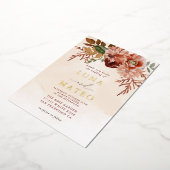 Boho Terracotta und Burgundy Fall Floral Wedding Folieneinladung (Gedreht)