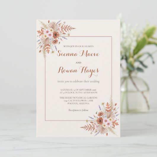 Boho Terrakotta-Bogen & Pampasgras Hochzeit Einladung (Stehend Vorderseite)