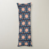 Boho Tile Body Pillow Seitenschläferkissen (Rückseite (Vertikal))