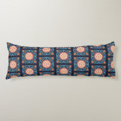 Boho Tile Body Pillow Seitenschläferkissen (Vorderseite)