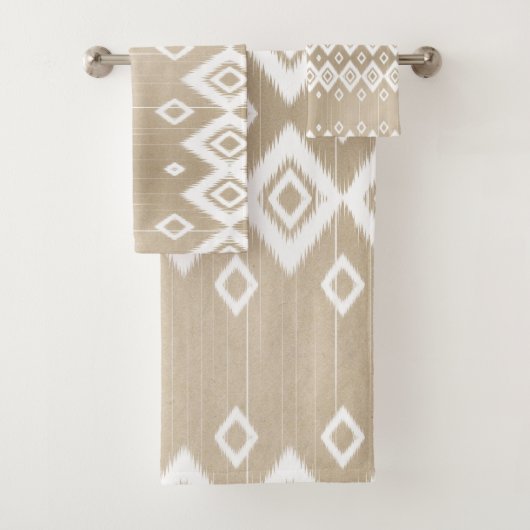 Boho Tribal Beige White Geometric Badhandtuch Set (Insitu)