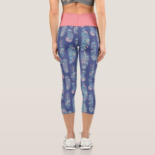Boho Tribal Feathers Classic Blue Pink White Capri Leggings (Rückseite)