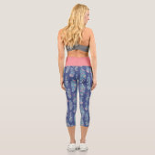 Boho Tribal Feathers Classic Blue Pink White Capri Leggings (Rückseite)
