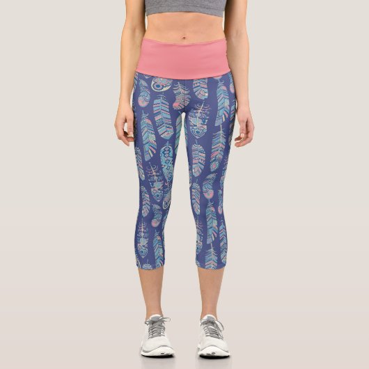 Boho Tribal Feathers Classic Blue Pink White Capri Leggings (Vorderseite)