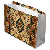 Boho-Tribal-Kilim-Muster-Geschenktasche | Rustikal Große Geschenktüte (Rückseite Schrägansicht)