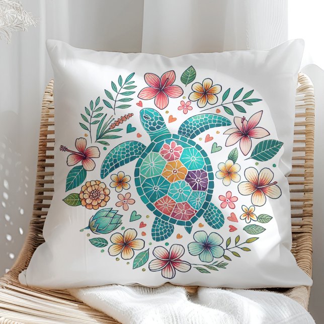Boho Turquoise Floral Sea Turtle - Küste Kissen (Boho Turquoise Floral Sea Turtle - Coastal Throw Pillow on a sunny boho rattan chair.)