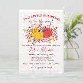 Boho Twins Little Fall Pumpkins Baby Dusche Einladung (Stehend Vorderseite)