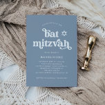 Boho und Retro Dusty Blue | Bat Mitzvah Einladung<br><div class="desc">Diese einfache und boho Bat Mitzvah Einladung mit weißer Retro-Typografie auf hübschem,  staubblauen Hintergrund mit einem passenden Star of David.</div>