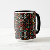 Boho Vibes Tasse: Moderne Retro-Kreise Tasse (VorderseiteRechts)