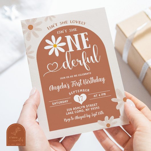 Boho Warm Tone Arch Daisy Onederful Erster Geburts Einladung