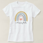 Boho Watercolor Rainbow Baby Shower Mommy zu sein T-Shirt<br><div class="desc">Eine niedliche Boho Stil Wasserfarbe Regenbogen Babydusche Mami T Shirt für die erwartende Mutter. Ein entspanntes, haltbares Soft Tee aus 100% Baumwolle, </div>