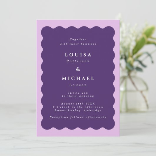 Boho Wavy Border Lila & Lilac Wedding Einladung (Stehend Vorderseite)