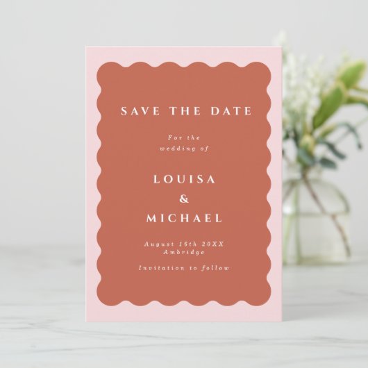 Boho Wavy Terracotta & Blush QR Code Wedding Save The Date (Stehend Vorderseite)