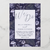 Boho Wild Blume Lila & Silver Script Wedding Folieneinladung (Vorderseite)