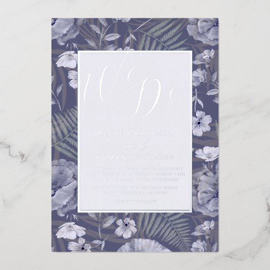 Boho Wild Blume Lila & Silver Script Wedding Folieneinladung (Vorderseite)