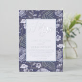 Boho Wild Blume Lila & Silver Script Wedding Folieneinladung (Stehend vorne)