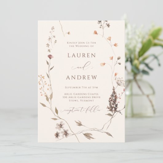 Boho Wildblume Beige Minimalistisch Wedding Einladung (Stehend Vorderseite)