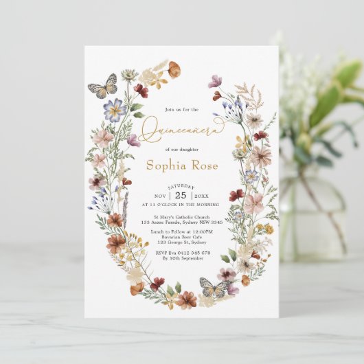 Boho Wildblume Butterfly Garden Quinceañera Einladung (Stehend Vorderseite)