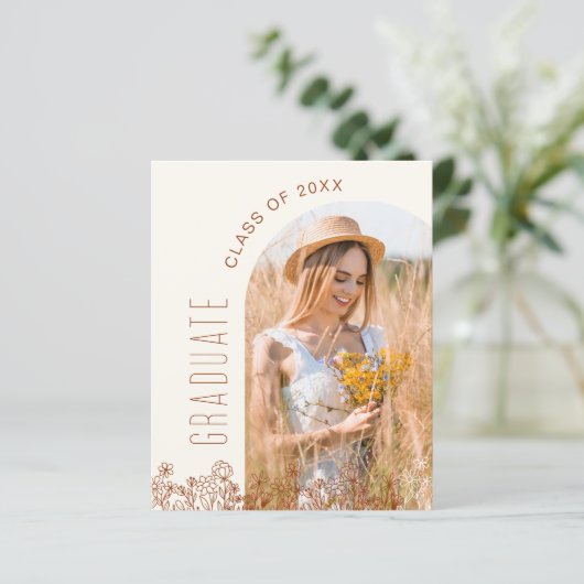 Boho Wildblume Graduation Party Bloom Invitation (Stehend Vorderseite)