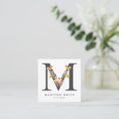 Boho Wildblume Initial M QR Code Quadratische Visitenkarte (Stehend Vorderseite)