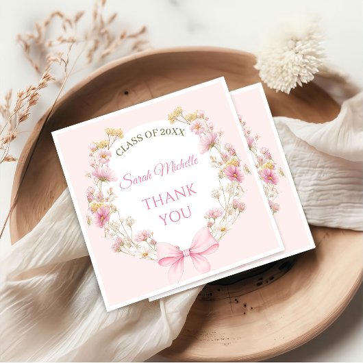 Boho-Wildblumen-Abschlussfeier in Rosa Serviette