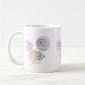 Boho Zen Dandelion Blume auf blauen, rosa Zirkeln Kaffeetasse (Links)