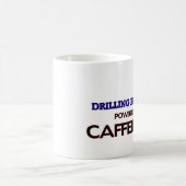 Bohrender Ingenieur angetrieben durch Koffein Kaffeetasse (Mittel)