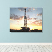 Bohrturm bei Sonnenuntergang Leinwanddruck (Insitu (Holzboden))