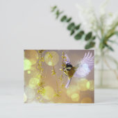 Bokeh Bubbles Flying Hummingbird - Gelb Postkarte (Stehend Vorderseite)
