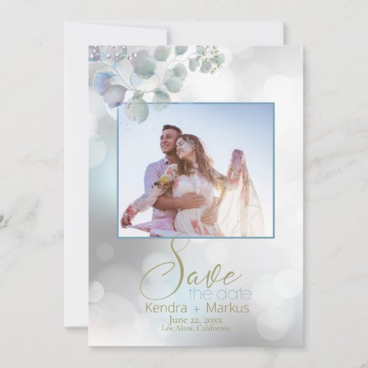 Bokeh Dusty Blue Laurel Eucalyptus Save the Date Einladung (Vorderseite)