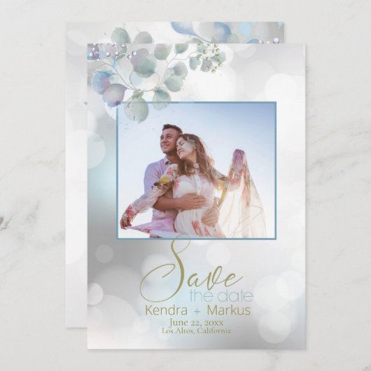 Bokeh Dusty Blue Laurel Eucalyptus Save the Date Einladung (Vorne/Hinten)