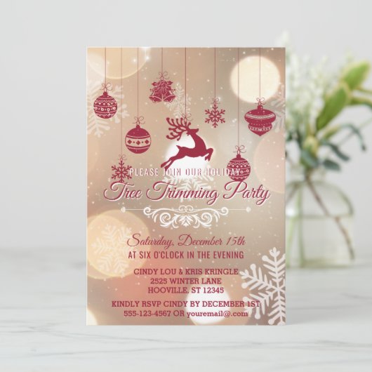 Bokeh Schneeflocken Roter Holiday Tremming Party Einladung (Stehend Vorderseite)