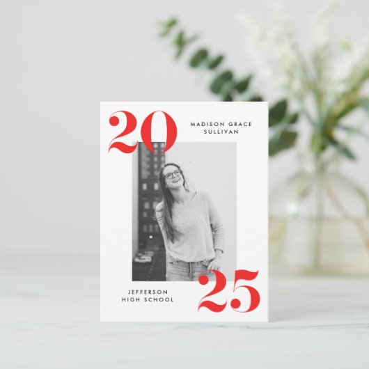 Bold 2023 Red Lettering Photo Graduation Party Einladungspostkarte (Stehend Vorderseite)