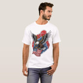 Bold American Eagle – Patriotic Flag Art T-Shirt (Vorne ganz)