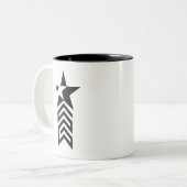 Bold Black Geometric Star Zweifarbige Tasse (Vorderseite Links)